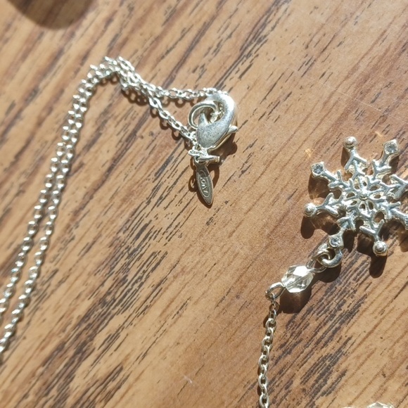 Retro Avon Snowflakes Lavalier Necklace, 16" silver plated. - Picture 2 of 4